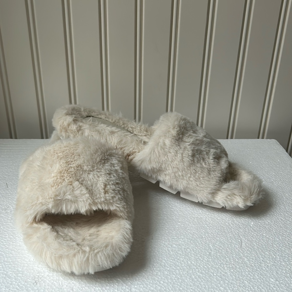 J/Slides Faux Fur SlipOn Casual Comfy Cozy rubber outsole Slides Slippers size 7